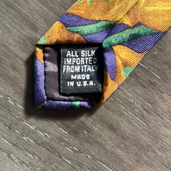 Yves Saint Laurent 100% Silk Neck Tie Imported from Italy Made in the USA - Picture 4 of 4